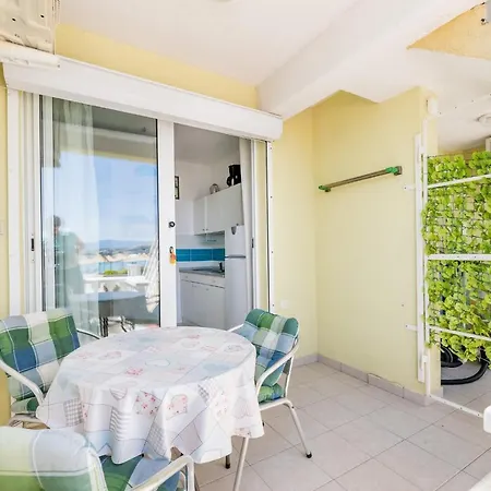 Beach Holiday Baska Apartment *