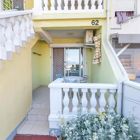 Apartment Beach Holiday Baska *