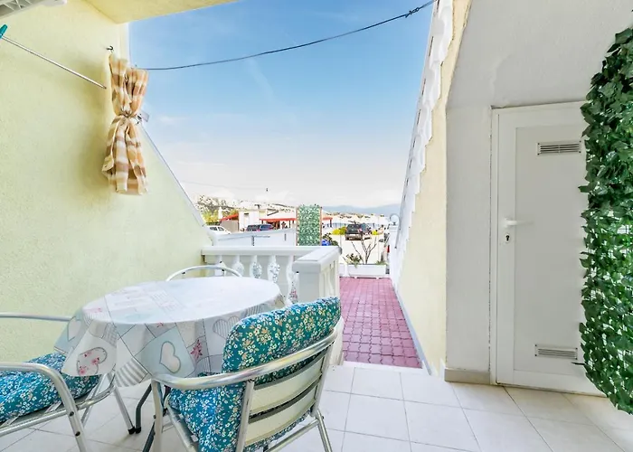 Beach Holiday Baska *