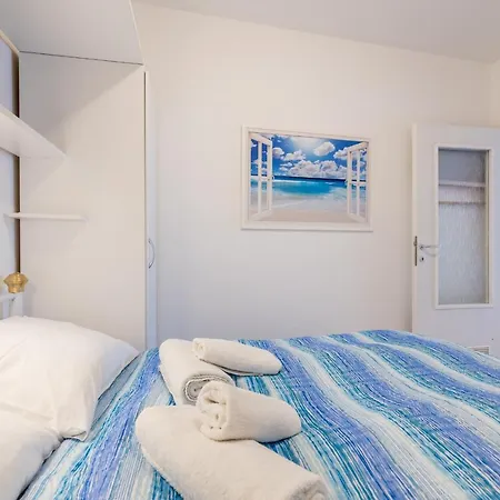 Beach Holiday Baska Apartment