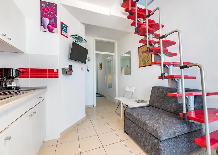 Beach Holiday Baska 아파트 바슈카