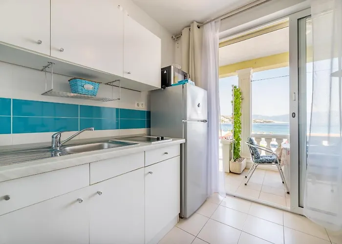 Beach Holiday Baska 바슈카