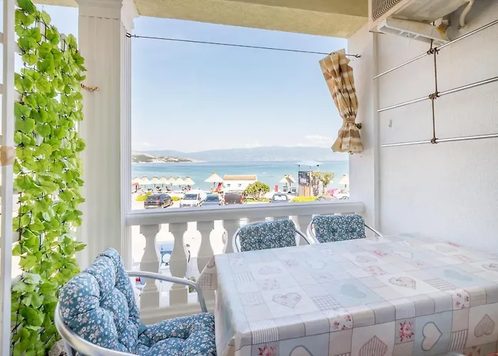 Beach Holiday Baska 아파트