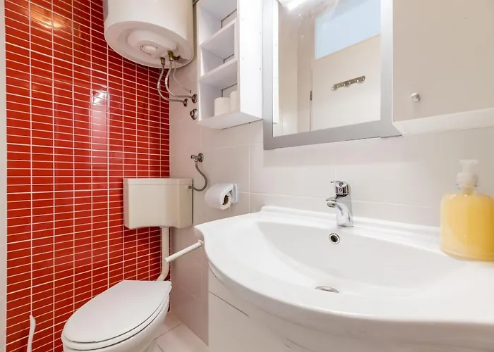 Beach Holiday Baska 아파트 바슈카